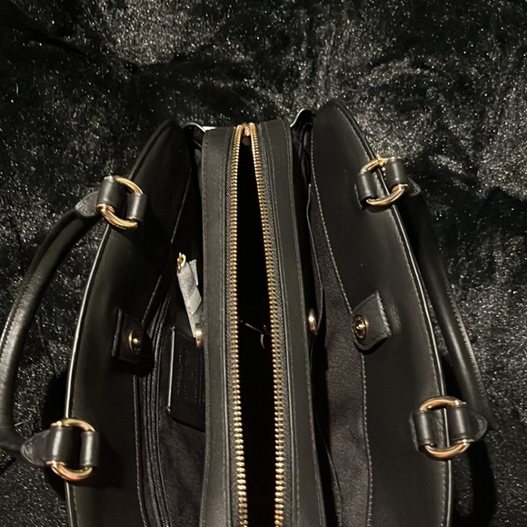 Coach New York - Picture 5 of 5